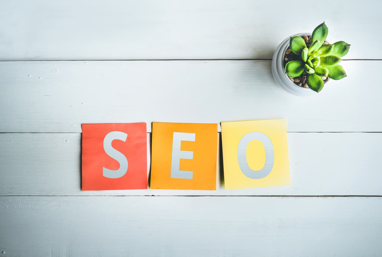 Capa de 10 dicas preciosas de SEO para um ótimo ranqueamento na web