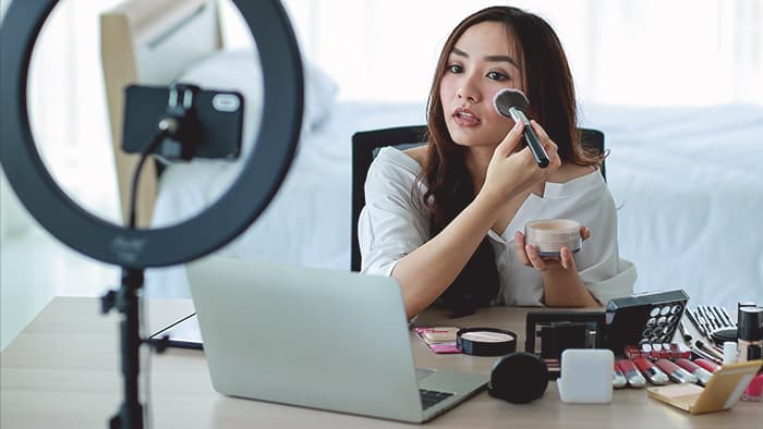 Capa de Influenciador digital: quais requisitos para se tornar um?